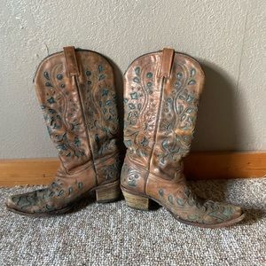 Corral boots
